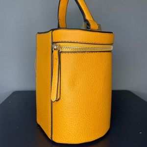 Bucket Cylinder purse 👜